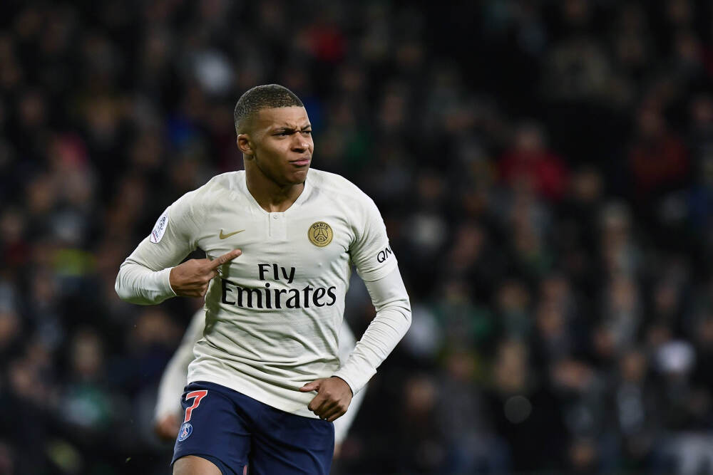 巴塞罗那当地汉堡店借用亚马尔弟弟做宣传：喜欢吃再送你100个